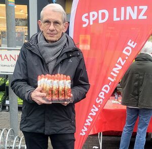 Stephan Donié hat die süßen GEPA-Bischöfe für die SPD besorgt